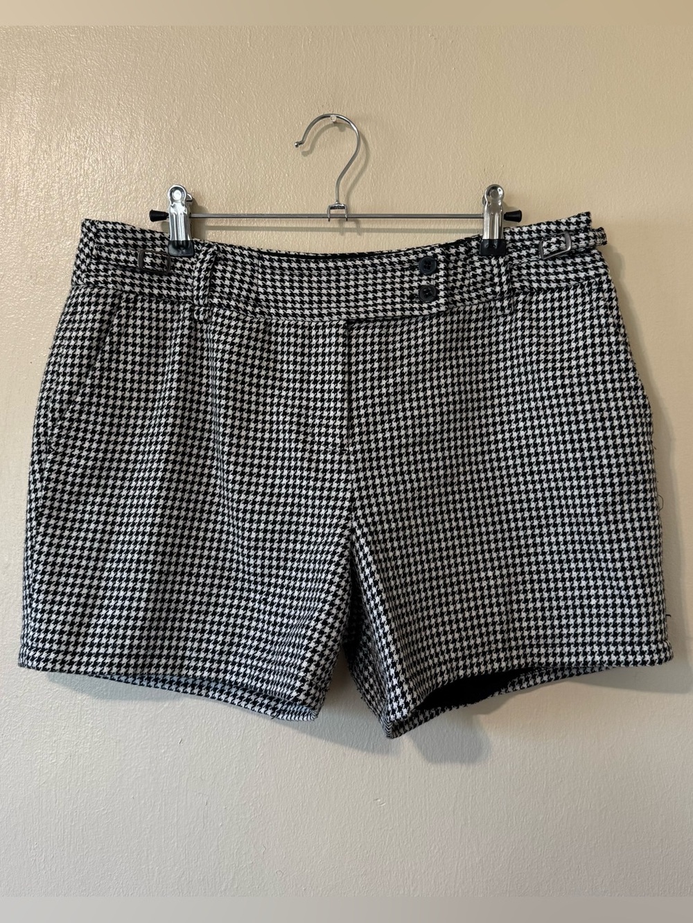 Y2K/2000s Ann Taylor Loft black and white houndstooth wool trouser shorts